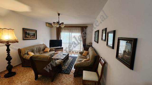 Apartament 2+1 per qira ne Bulevardin Bajram Curri&nbsp;ne Tirane.
Apartamenti pozicionohet ne kati